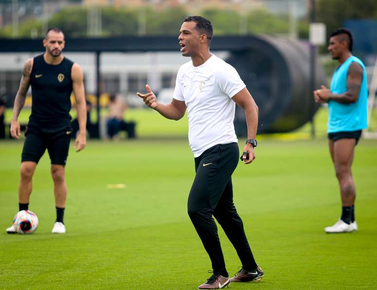 Corinthians does a technical and tactical job with an eye on the duel against Botafogo-SP