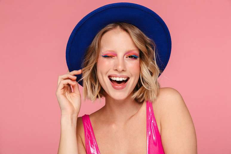 Maquiagem colorida deixa o look mais alegre