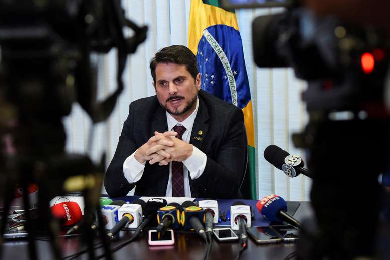 Senador Marcos do Val concede entrevista coletiva em Brasília