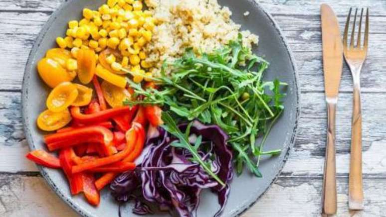 Podemos ter acesso a mais tipos de alimentos que nossos av&oacute;s, mas todo o mundo est&aacute; comendo de forma muito homog&ecirc;nea, segundo alerta jornalista