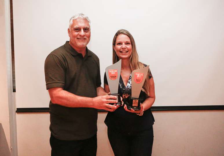 Sergio Quintanilha (jurado, Guia do Carro) e Tatiana Carvalho (Fiat)