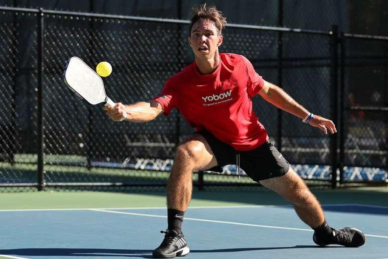 Jogador em um jogo de pickelball