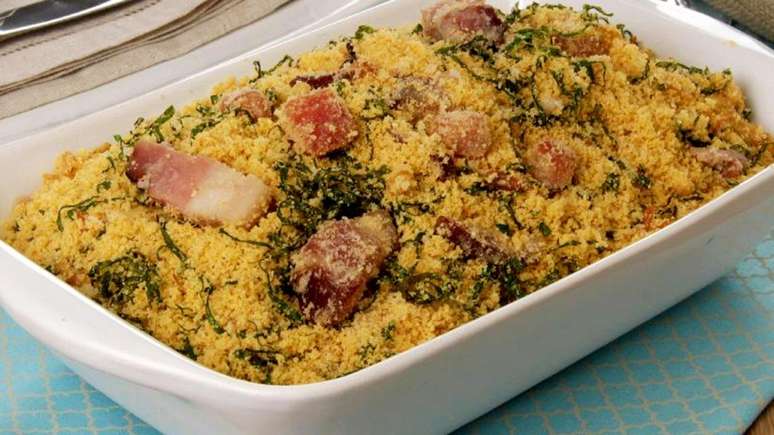 Farofa de couve com bacon