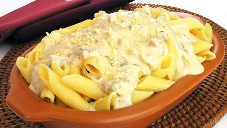 Macarr&atilde;o ao molho de espinafre e nozes