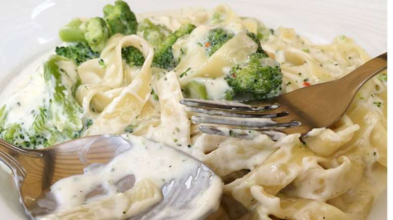 Macarr&atilde;o ao molho bechamel