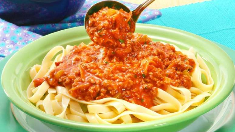 Macarr&atilde;o ao molho bolonhesa