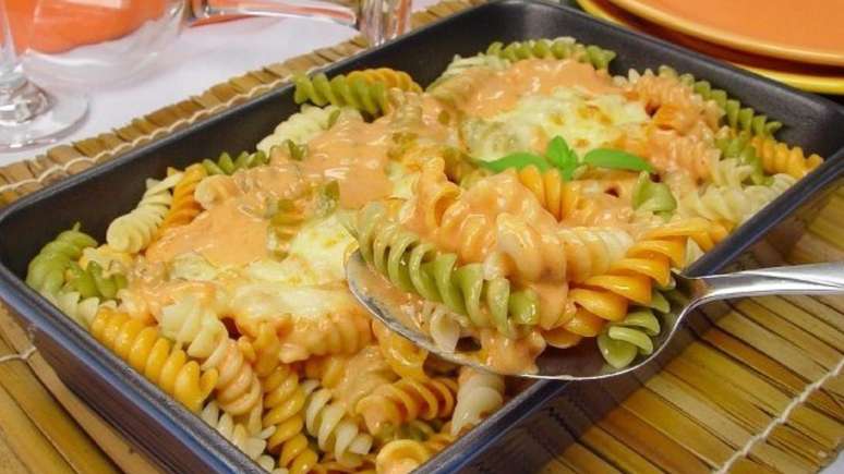 Macarr&atilde;o ao molho ros&eacute;