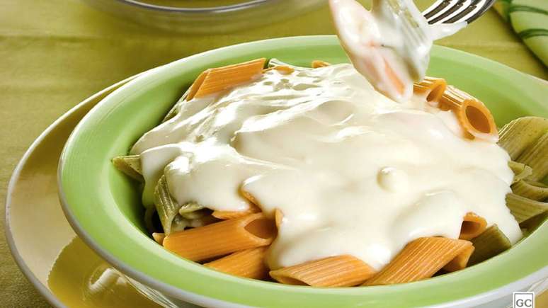 Macarr&atilde;o ao molho branco