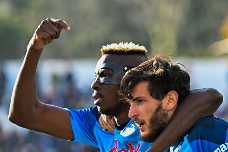 Osimhen eKvaratskhelia garantem vitória do Napoli(Foto: Alberto PIZZOLI / AFP)