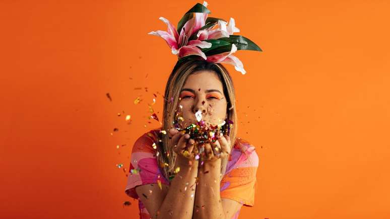 Veja essas inspirações de tiaras maravilhosas para o Carnaval - Shutterstock