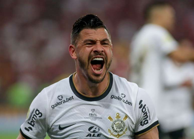 Giuliano vibra com gol da vitória do Corinthians sobre o Atlético-MG na Supercopa feminina
