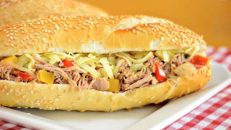 Sandu&iacute;che e pernil