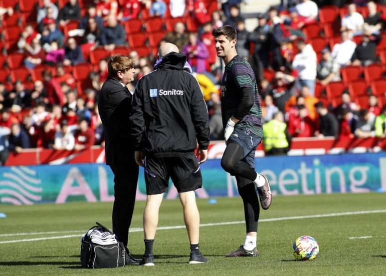 Courtois sentiu durante o aquecimento (Foto: JAIME REINA / AFP)