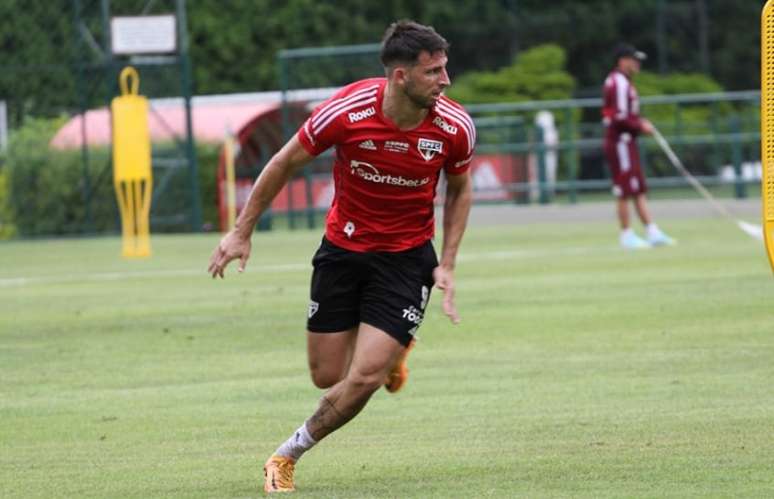 Calleri se reapresentou nesta segunda-feira (6) com parte do elenco tricolor (Foto: Divulgação/ São Paulo FC)