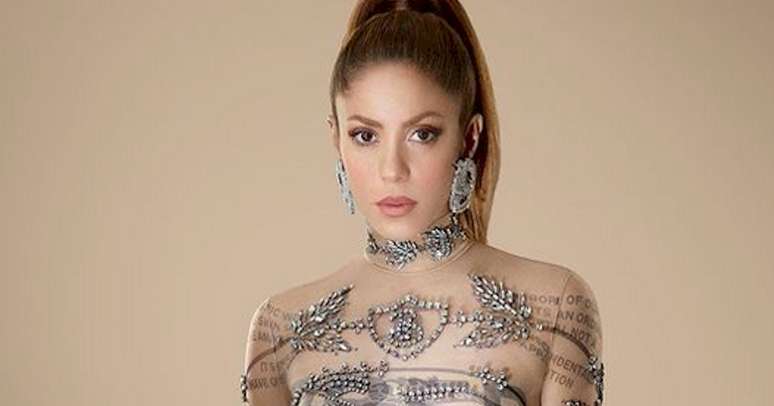 Shakira celebrates her birthday at home with her fans