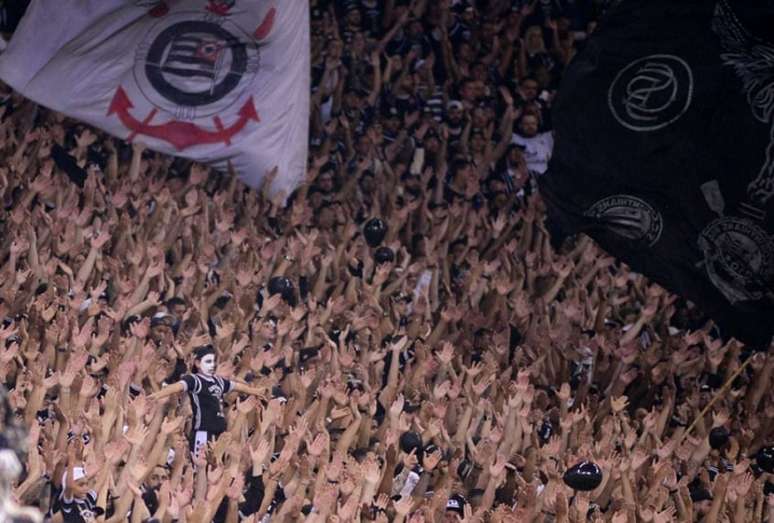 Torcida do Corinthians esgota ingressos para partida contra o São Bernardo