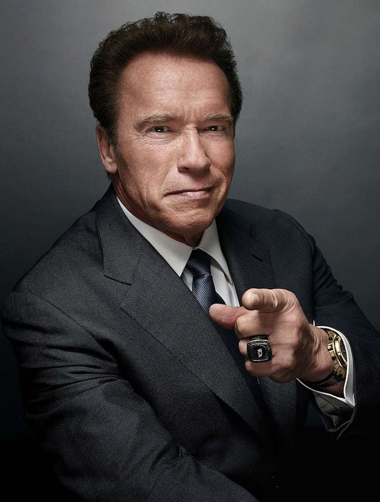 Arnold Schwarzenegger hits a cyclist in Los Angeles