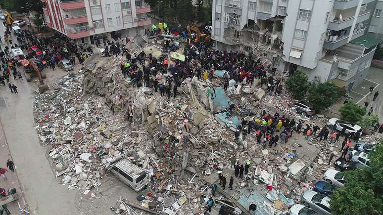 Adana, na Turquia, amanheceu sob escombros 