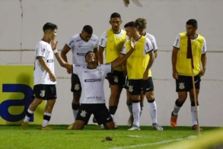 Wesley comemora gol marcado sobre o Comercial na Copinha (Foto: Rodrigo Gazzanel/Ag.Corinthians)