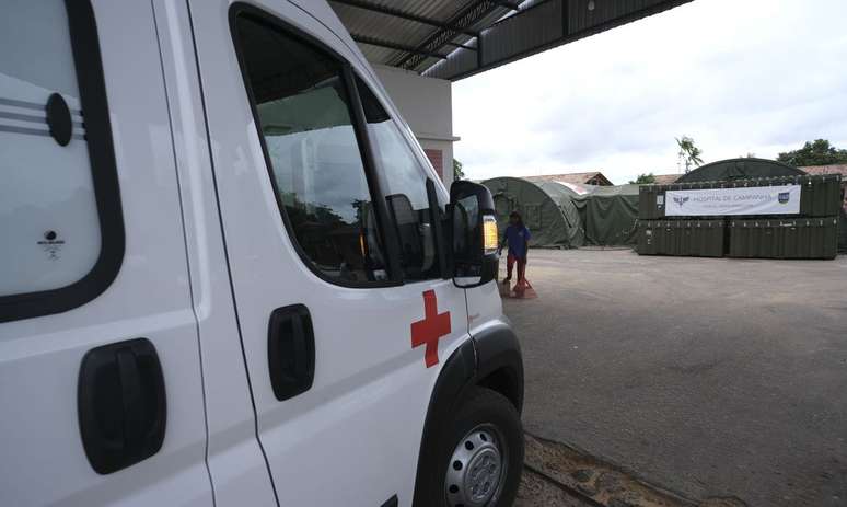 De acordo com o relato, a criança estava em estado grave desde sábado (4) e as equipes de saúde pediram sua remoção imediata para Boa Vista, mas o mau tempo impediu a decolagem