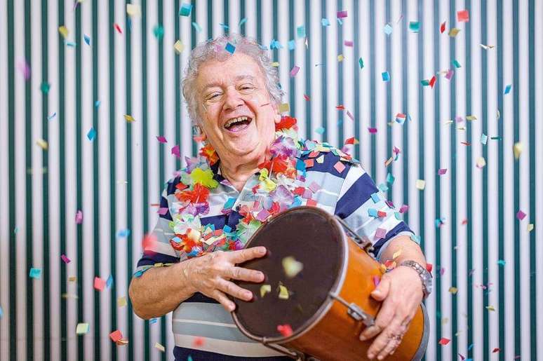 Aos 84 anos, João Roberto Kelly diz que o segredo de sua vitalidade é o carnaval.