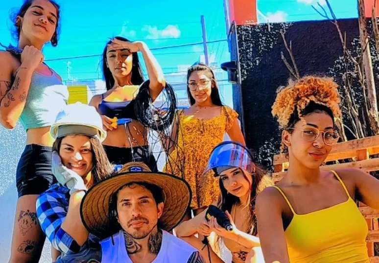 Arthur O Urso e esposas desfilarão no carnaval paulista