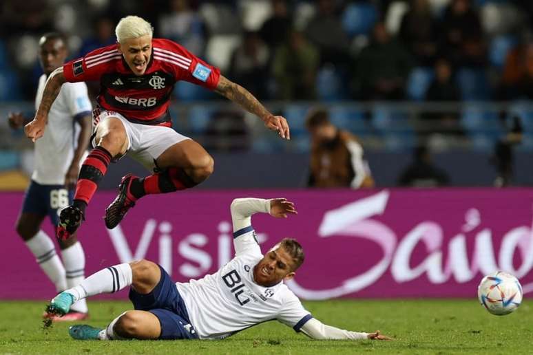 Torcida do Flamengo faz coro por volta de Cuéllar nas redes sociais: Saudade absurda