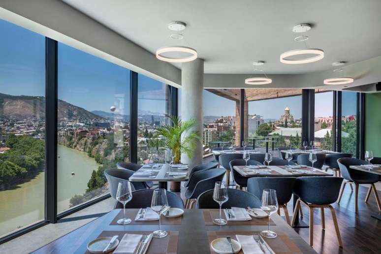 A vista para o centro hist&oacute;rico &eacute; um dos trunfos do novo Golden Tulip Design.