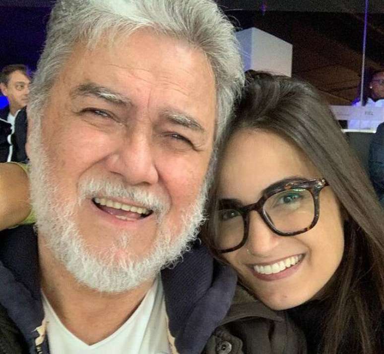 Mari Palma ao lado do pai, que faleceu de câncer