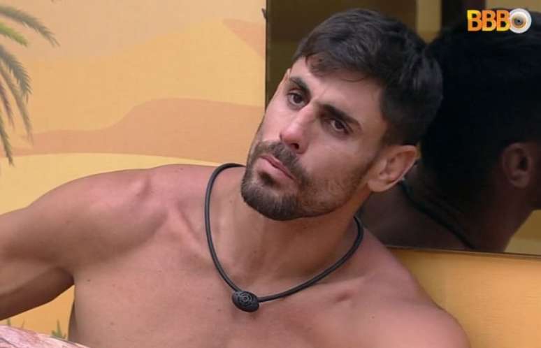 Cara de Sapato teve espasmos musculares durante programa ao vivo do BBB 23 (Foto: Reprodução/Globo)