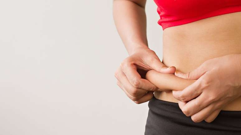 A gordura abdominal oferece diversos riscos à saúde -