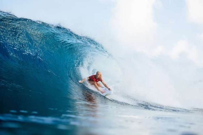 Tati Weston-Webb é a principal surfista brasileira (Foto: Tony Heff / WSL)