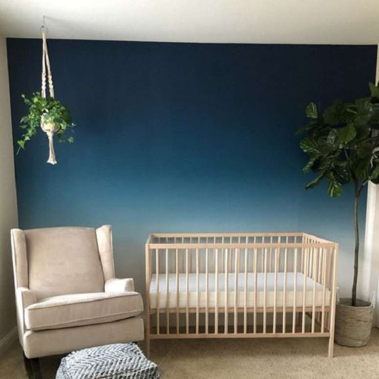 21. Quarto de bebe com parede ombre em tons de azul &ndash; Foto Etsy
