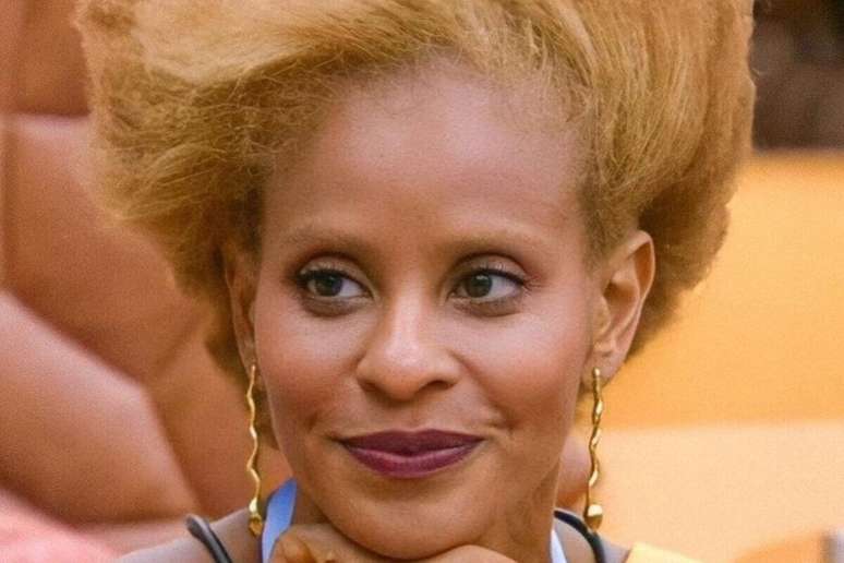 Reconstru&ccedil;&atilde;o ajuda a manter os cabelos crespos e descoloridos saud&aacute;veis 