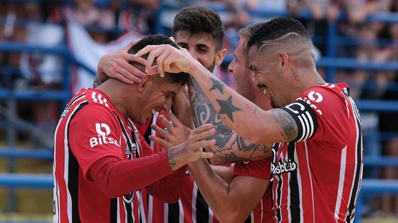 São Paulo erra mais da metade de suas finalizações no Campeonato
