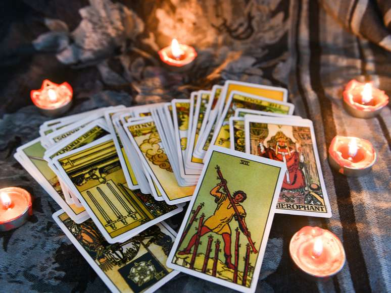 Tarot Cigano online grátis - Jogo de cartas.