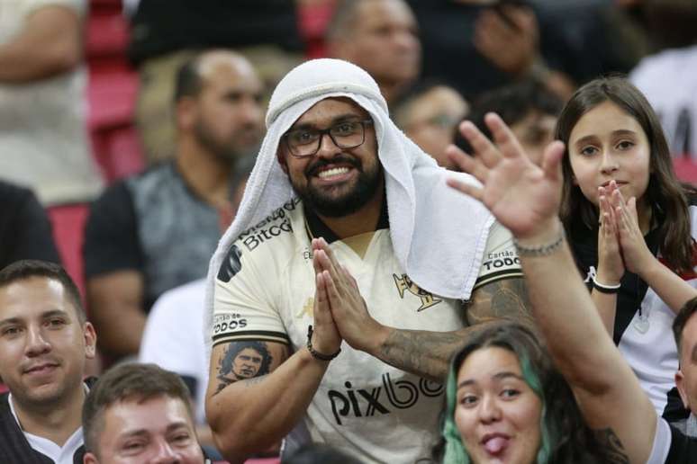 Torcedor foi ao estádio vestido de árabe (Daniel Ramalho/Vasco)