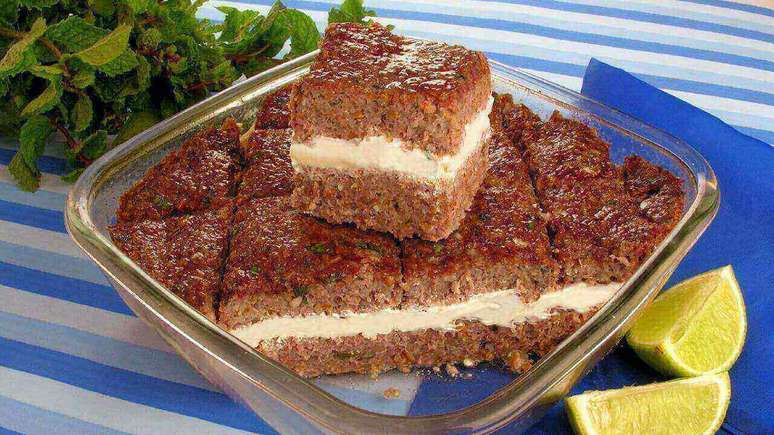Flat kibbeh with curd filling Flat kibbeh with curd filling