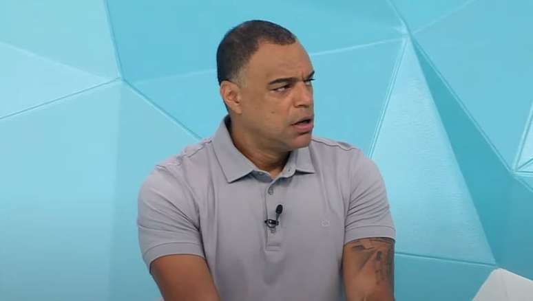 Denílson dispara contra Vítor Pereira após derrota no Mundial: De Marrocos para Portugal é rapidinho