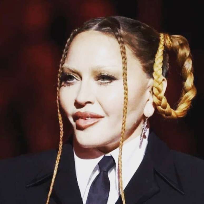 Apesar de Madonna alegar que as fotos clicadas dessa maneira distorcem a fisionomia de qualquer pessoa, o fato é que elas mostraram o que não pôde ser visto na transmissão do Grammy: o rosto da cantora