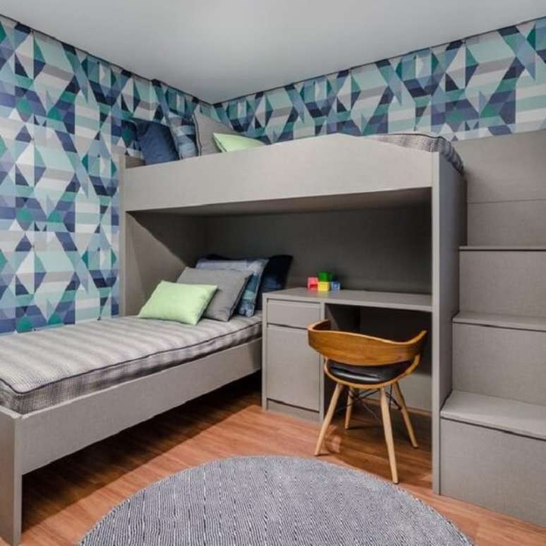 14. Cores frias no papel de parede do quarto com cadeiras decorativas &ndash; Foto Decor Facil