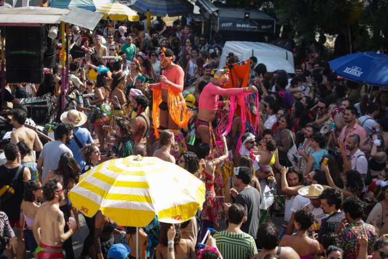 É preciso ficar atento aos golpes durante o Carnaval.