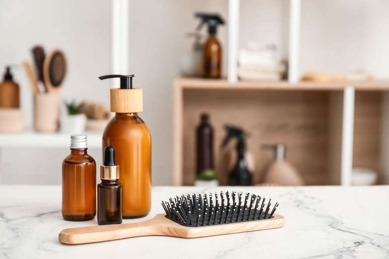 The capillary program helps to hydrate, nourish and rebuild the hair 