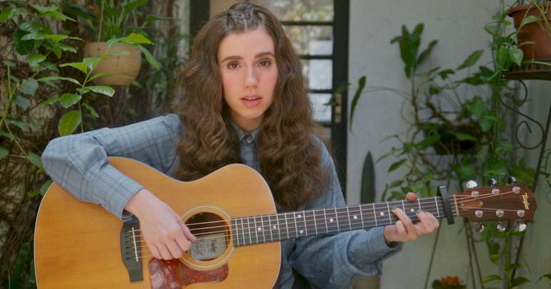 Nina Fernandes Brings Emotion to ‘I Can Be Who I Want’ Video