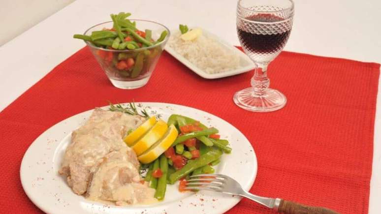 Pork steaks with green beans