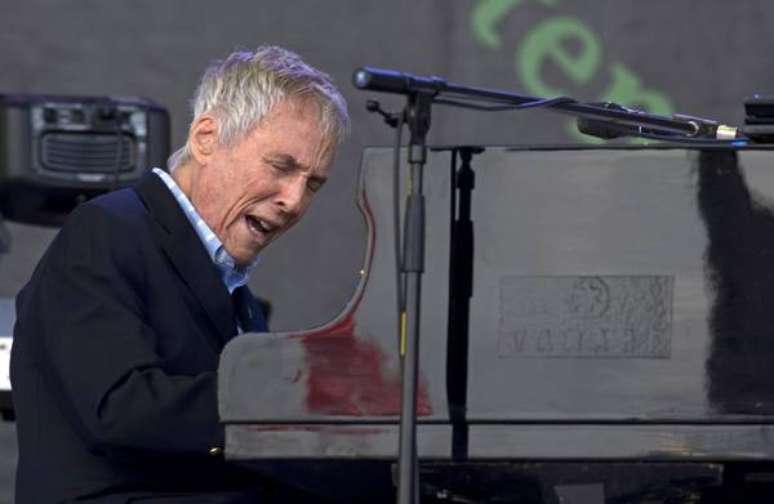 Burt Bacharach morreu aos 94 anos em Los Angeles