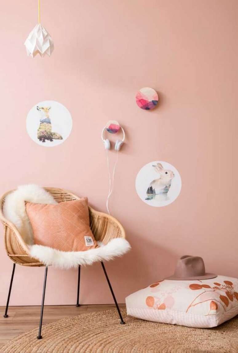 25. Quarto com espa&ccedil;o para instalar gancho para pendurar acessorios e cadeira decorativa &ndash; Foto Decor Facil