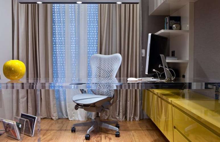 9. Escrit&oacute;rio chique com cadeiras decorativas &ndash; Foto Marilia Veiga Interiores
