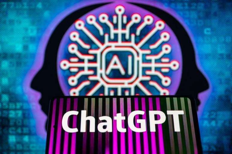 O ChatGPT é, basicamente, um robô virtual (chatbot) que responde a perguntas variadas, realiza tarefas por escrito, conversa de maneira fluida e inclusive dá conselhos sobre problemas pessoais