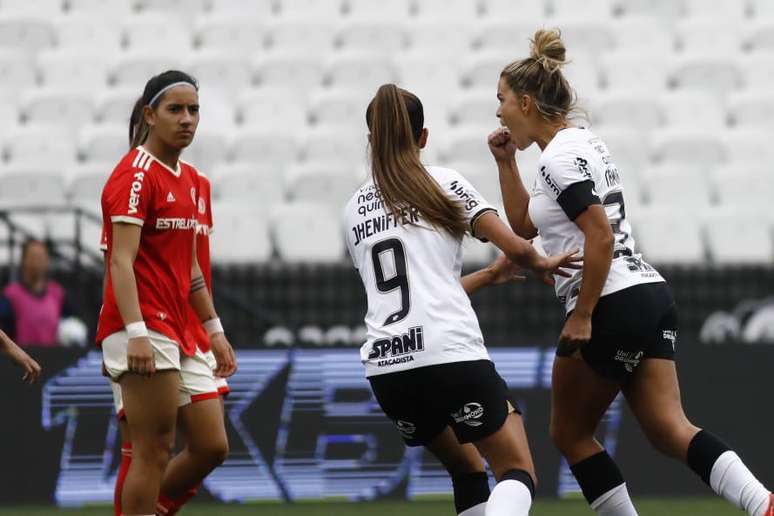 Corinthians vence o Internacional e disputa final da Supercopa